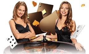 Người chơi thực hiện rút tiền thắng cược VND tại 78 wins qua điện thoại